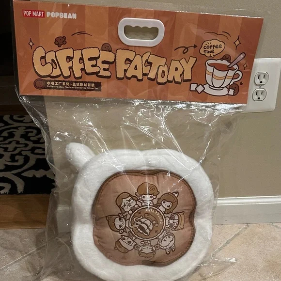NWT POP MART Popbean Coffee Factory Blanket & Pillow Set Labubu - Picture 8 of 9